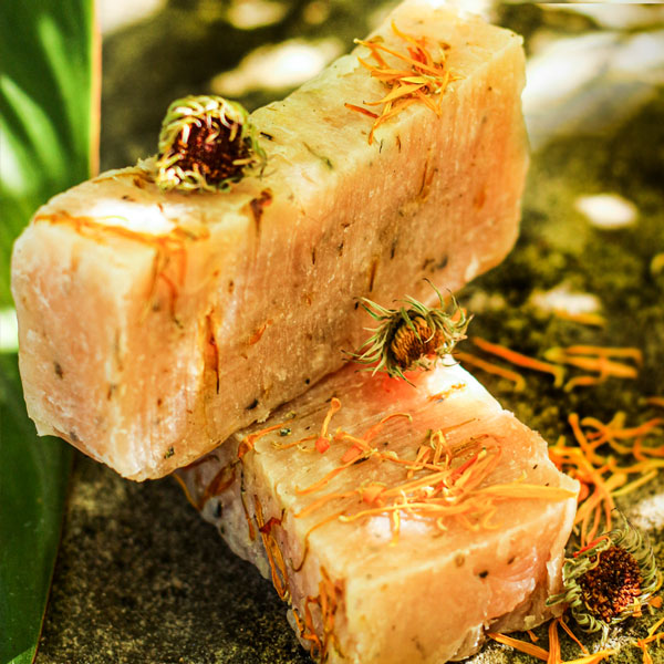 Sabonete Artesanal de Calêndula e O.E. de Capim limão de Essências da Chapada